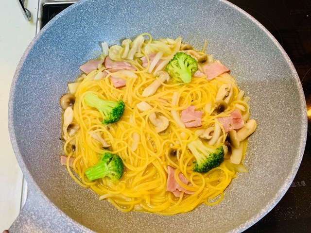 味の素　フライパンひとつで完成　パスタキューブ　うま辛ペペロンチーノの作り方